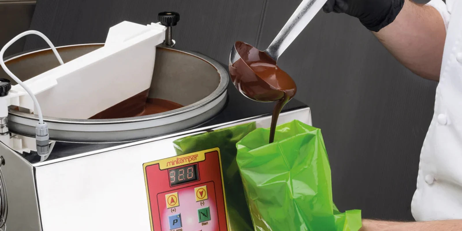 Tabletop chocolate tempering machine with 3-5 kg capacity