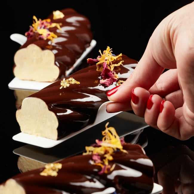 Rectangular Single-Serving Tray White VP2BN – in use with chocolate log cake