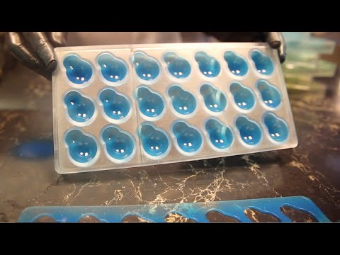 VIDEO OF STENCIL FOR CHOCOLATE MOLD